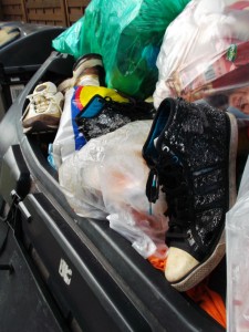 Müll0913 077.jpg (283.26 KiB) 7474 mal betrachtet Diesen geilen "Restmüll" einer Frau, dich beinahe schon "kenne", habe ich natürlich nicht liegengelassen.