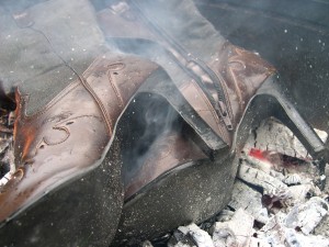 des botte très solide , un cuir épais , mais le feu est vainqueur !!