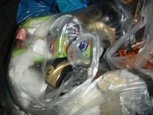 0DSC06949.JPG (85.79 KiB) 7436 mal betrachtet eine weitere Tonne: Strike, weiterer toller Fund!! Gottseidank im transparenten Müllbeutel. Hätte ich da nicht die anderen Säcke mal beiseite gedrückt, hätte ich die wohl so schnell nicht gesehen. Glück gehabt!!