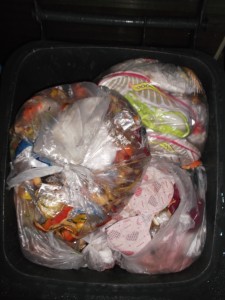 Müll0114 035.jpg (344.05 KiB) 5866 mal betrachtet So schön kann Dreck noch nachts leuchten; - vor allem dank der Müll-Sauconys!