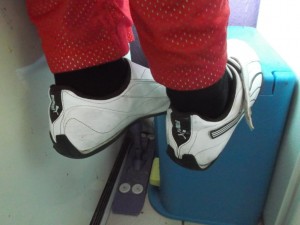 Hiermit endete - passend am Küchenmülleimer - die &quot;Karriere&quot; dieser Sneakers.