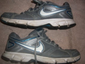 und diese auch, lagen offen neben der Mülltüte mit den anderen nikes