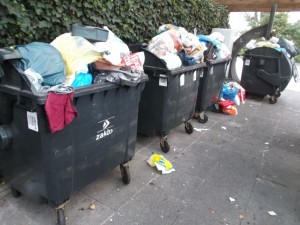 Müll0214 113.jpg (308.86 KiB) 9982 mal betrachtet Was für eine Menge Hausmüll sich da im Laufe einer Woche dort ansammelt!