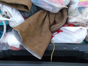 Müll0214 117.jpg (3.55 MiB) 9677 mal betrachtet Viel zu kuschelweich, um jetzt schon vom Müllauto zusammengepresst zu werden.