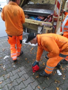 Der &quot;sündige&quot; Lumpendreck direkt vor der Schule kommt restlos weg!
