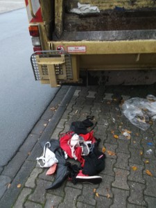 Ich konnte mich einfach nicht beherrschen: Ich musste diesen gepressten Frauendreck einfach an mich reißen!