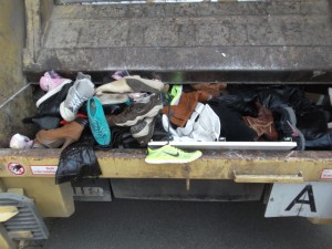 Müll0214 138.jpg (514.37 KiB) 4484 mal betrachtet Die Vernichtung begann.