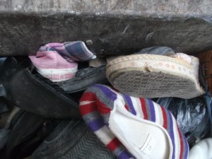 Nahaufnahme: Aus &quot;Mamas Schuhen&quot; wurde gepresster Sperrmüll!