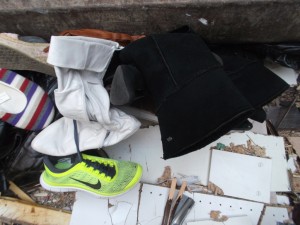 Die dicken Buffalo-Winterstiefel hauchten auch ihr Leben unter dem Pressschild aus genauso wie die anderen Opfer.