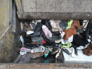 Diese Masse an Schuhen wäre sicher ein (zu) großer Brocken für die Restmülltonne gewesen!