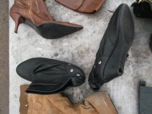 Diesen Booties hat's ebenfalls ein Absatzplättchen weggefetzt.