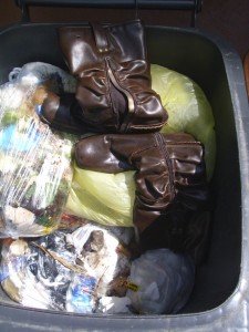 Marina07 031.jpg (355.94 KiB) 7764 mal betrachtet Noch dufteten sie herrlich nach zarten Frauenfüßen.