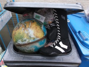 Müll0214 246.jpg (573.81 KiB) 5539 mal betrachtet Mülltonnen mit so einen "großen Klappe" leert die Müllabfuhr nicht!