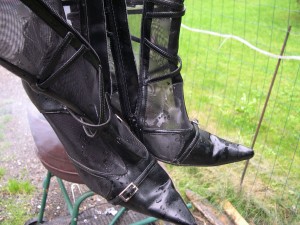 et maintenant les dernières a brulé ,très jolie talons , mais le coté transparent est moche  , a mon gout !!