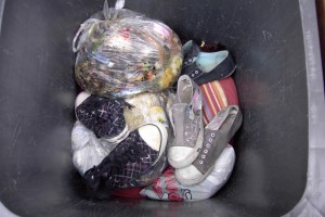 Jessica01 005.jpg (251.41 KiB) 8328 mal betrachtet Girliechucks - Was doch zarte Füße alles mit Schuhen anstellen können. Peinlich! Aber dafür ist ja eine Restmülltonne da.