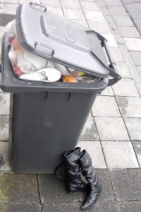 Josef02 048.jpg (189.33 KiB) 8141 mal betrachtet Mal wieder übervoll, unsere Mülltonne!