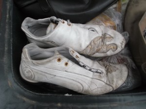 Peinlich verlatschte und schon teilweise ausgeschlachtete Pumas. Sooo geile Sammlerstücke!