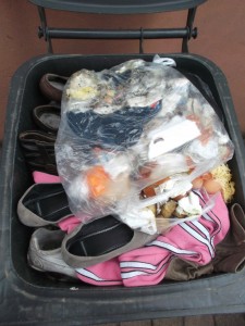 Müll0414 083.jpg (551.23 KiB) 5852 mal betrachtet Vor ihren Augen habe ich noch schnell den ganzen Dreck zusammen gedrückt, denn so hätte es mit den Orangenen Engeln Ärger gegeben.