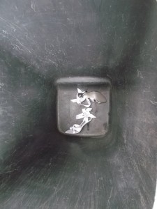 Müll0414 089.jpg (508.83 KiB) 5980 mal betrachtet Süße weiße Sandalettchen in unserer recht sauberen Restmülltonne.