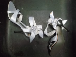 Müll0414 091.jpg (389.06 KiB) 5996 mal betrachtet Kaum getragen und doch schon "frischer" Restmüll!