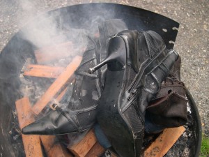 pas encore de flammes , mais la chaleur fait deja son travail !!