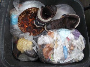 Immer wieder faszinierend, was alles so &quot;durcheinander&quot; in eine Restmülltonne kommt.