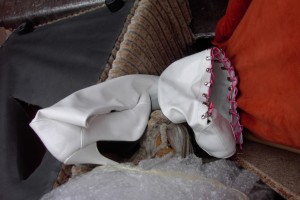 Müll0409 437.jpg (215.13 KiB) 15266 mal betrachtet Die durchgerittenen Sofateile bersten schon und auch für die Nuttenstiefel gibt es kein Entkommen mehr.