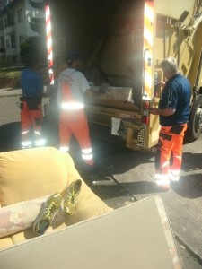 Müll0714 019.jpg (163.34 KiB) 7132 mal betrachtet Zwar ein missglücktes Foto, aber dennoch ein starker Anblick: Die letzten Sekunden der Turnis vor ihrem pressanten Ende!