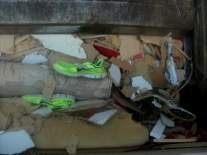 Auch die Sneaker-&quot;Leichen&quot; waren nur noch gepresster Müll!