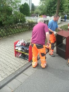 Müll0714 070.jpg (233.5 KiB) 8242 mal betrachtet Ein Bild welches die Sekunde zeigt, in welcher der Sperrmüll in das Eigentum des Müllabfuhrbetriebes übergeht!