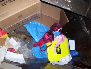 Müll0409 1343.jpg (214.82 KiB) 15035 mal betrachtet Schon senkte sich das Pressschild ... .