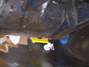 Müll0409 1349.jpg (190.21 KiB) 15030 mal betrachtet Schon wurde alles hochgepresst. Ein weißer BH konnte sich "befreien".