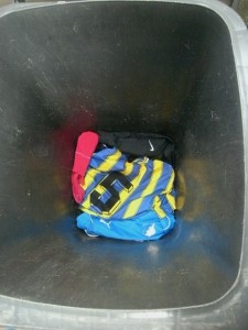 Müll0914 002.jpg (165.17 KiB) 5523 mal betrachtet Alles für unsere "gepflegte" Restmülltonne; so wie es sich gehört.