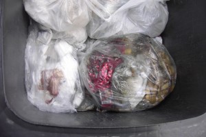 Müll0409 021.jpg (280.04 KiB) 9349 mal betrachtet Authentischer Frauenmüll - eigentlich nichts besonderes.