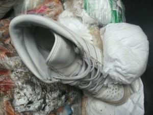 Weiße Sneakers, weiße Windeln - weiß ist nicht immer die !Unschuld&quot;!