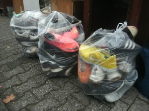 Müll1014 035.jpg (215.57 KiB) 7213 mal betrachtet "bunte Sneakermischung"