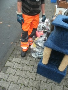 Müll1014 040.jpg (200.04 KiB) 6867 mal betrachtet Mal sehen, was zuserst eingeladen wurde.