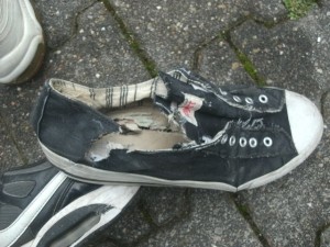 &quot;Bereit&quot; für die Mülldeponie! Wenn dort noch der zahnbewehrte tonnenschwere Verdichter drüberwalzt, um den &quot;Frischmüll&quot; in den Deponiekörper &quot;einzubauen&quot;.