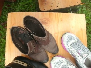 Müll1014 114.jpg (213.05 KiB) 6586 mal betrachtet Die Füße der jungen Frau haben ganze Arbeit geleistet.