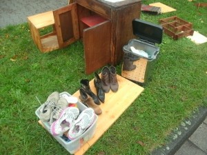 Müll1014 115.jpg (254.3 KiB) 6586 mal betrachtet Man hörte schon das Sperrmüllauto in der Nähe rumoren.