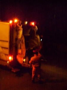 Müll0409 592.jpg (104.69 KiB) 9439 mal betrachtet Unsere gerade geleerte Mülltonne schob er wieder an die Stelle und griff sich Tamaras Stiefel. In hohem Bogen schleuderte er sie in die Müllschüttung und in Sekunden wurden sie in den Dreck gepresst.