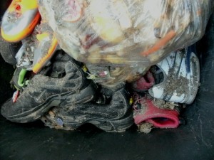 Müll1014 205.jpg (188.66 KiB) 6073 mal betrachtet Es ist offensichtlich: Hier sieht man nur noch ekligen schmutzigen und stinkenden Restmüll.