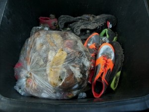 Müll1014 207.jpg (172.98 KiB) 6078 mal betrachtet Kein Wunder, dass der auf der Deponie verkippte Müll immer so total dreckstarrend ist: Siffige, klebrige Küchenabfälle, Kehricht und das ganze dann ordentlich zusammengepresst.