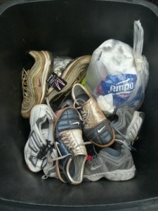 Einige Sportschuhe auch gleich hinterher ... .
