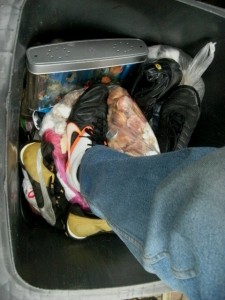 Müll1114 054.jpg (173.83 KiB) 5140 mal betrachtet Wieder kommt der Müllgerstank aus dem sich "entlüftenden" Küchenmüllbeutel.