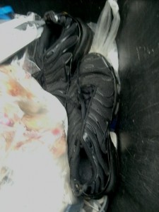 Müll1114 064.jpg (145.47 KiB) 5140 mal betrachtet Theoretisch könnte man noch die Airpads mit einem brutalen Stich "entlüften" um den Abfall noch mehr zu "verdichten", aber das kann auch noch im Pressmüllauto oder durch den zahnbewehrten tonnenschweren Verdichter auf der Mülldeponie geschehen.