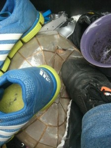 Unter meinem Stollenschuh sackten der Lampenschirm und die Asics runter!