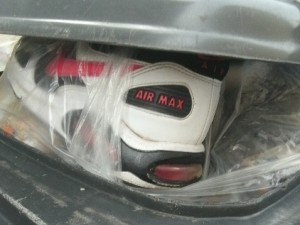 Wenn der Mülltonnendeckel nur soweit aufstehen würde, wenn die Müllabfuhr kommt, würde es ja noch gehen ... !