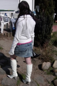 Anke01 106.jpg (177.08 KiB) 12473 mal betrachtet Für die weißen Stiefel ging jetzt die "Karriere" im wahrsten Sinne des Wortes nach "oben".