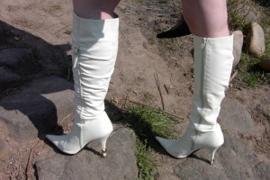 Anke01 108.jpg (222.94 KiB) 12473 mal betrachtet Also ich mag weiße Stiefel sehr!